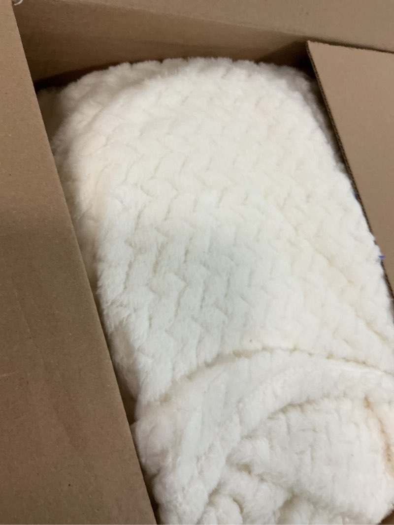 Condition photo showing As Is for Oversized King Fleece Blanket 120x138 Inches, Seamless Soft Cozy 3D Jacquard Flannel Blanket 10'x11.5' Extra Large for Bed, Sofa, Couch, Travel & Camping, California King Throw, Ivory White Leaf Ivory White Leaf 120"x138"