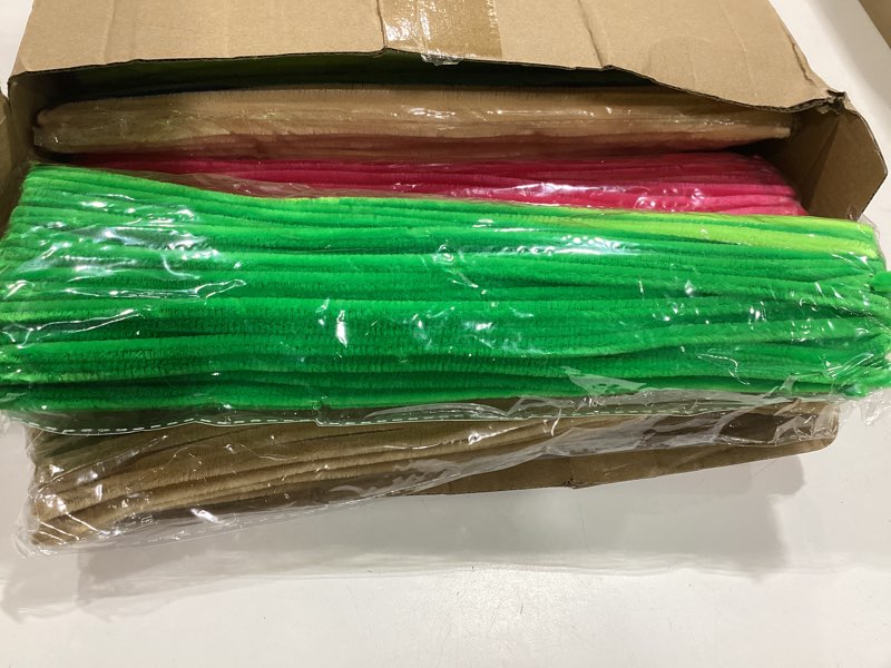 Condition photo showing Good Condition for poikshark 1500 pcs 30 colors quality pipe cleaners bulk, thick pipe cleaners craft for diy craft projects, multicolored limpia pipas for art supplies & materials, rainbow chenille stems(12inch*6mm) 1500pcs
