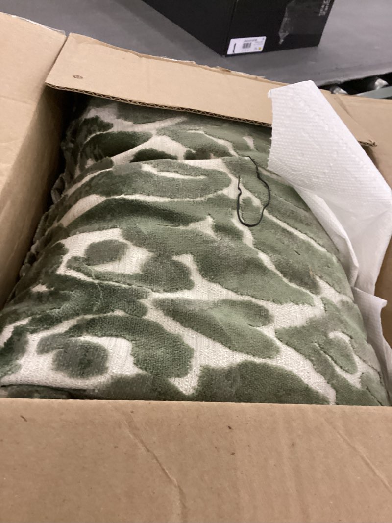 Siscovers Vintage Jade Cut Velvet Throw Pillow