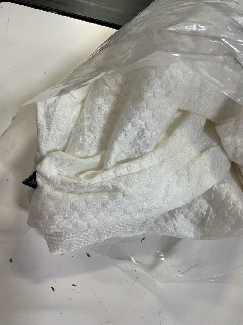 Condition photo showing Good Condition for mattress topper cover only for queen size foam latex, 3-4 inch zippered viscose made from bamboo, removable queen size encasement with straps queen 3 - 4 inch