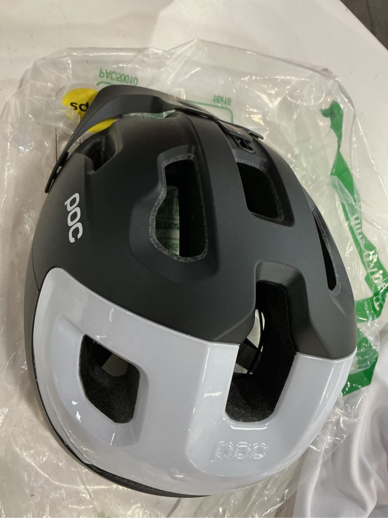 Condition photo showing New/Like New for xs axion race mips uranium black matt/hydrogen white