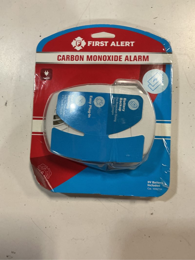 Condition photo showing New/Like New for first alert carbon monoxide detector, plug-in alarm with battery backup, co606, white, 1-pack 1-pack alarm