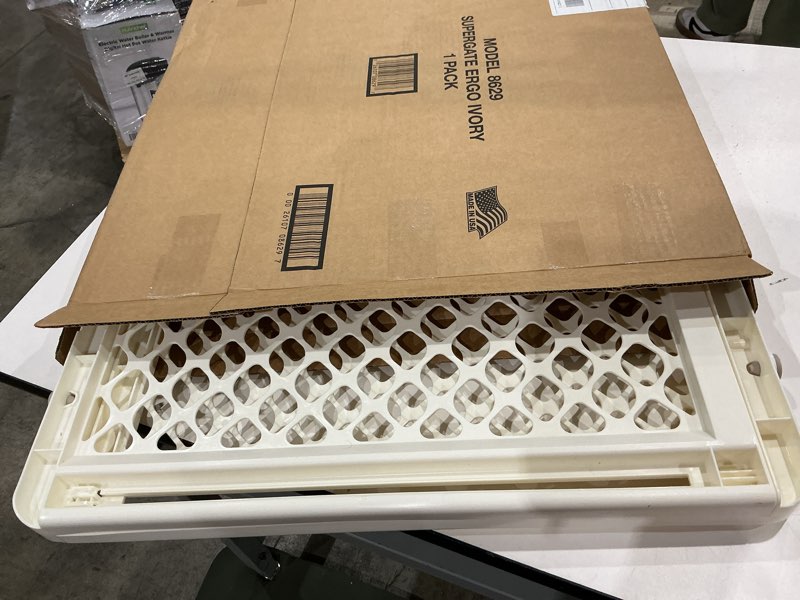 Condition photo showing Good Condition for supergate ergo 26 in. high child safety gate