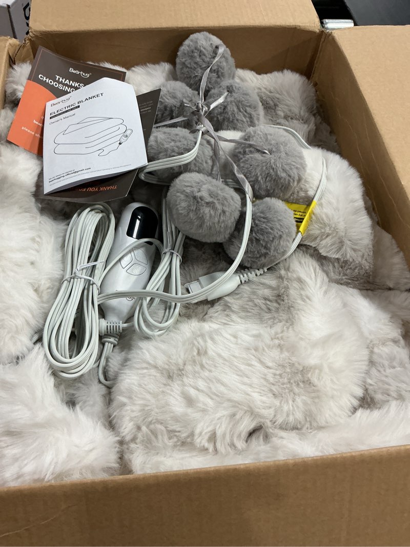 Condition photo showing Good Condition for bearhug heated blanket dual controllers, luxurious faux rabbit fur dual-sided electric blankets, 100 x 90 inches, machine washable, gift-ready elegant packaging