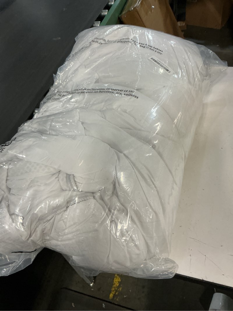 Condition photo showing As Is for 3 Inch Ultra-Fluffy Memory Foam Mattress Topper Twin XL for Back Pain, Extra Soft Pillow Top Twin XL Mattress Topper with 4X Support, Mattress Pad with Breathable Air Mesh Sides, 6-21'' Deep Pocket White Twin XL