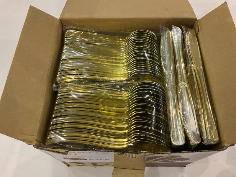Condition photo showing New/Like New for N9R 500PCS Gold Plastic Silverware - Gold Plastic Cutlery Set Disposable Flatware Dinnerware -200 Forks, 150 Spoons, 150 Knives for Party, Birthday, Wedding Utensils Gold-500Pack