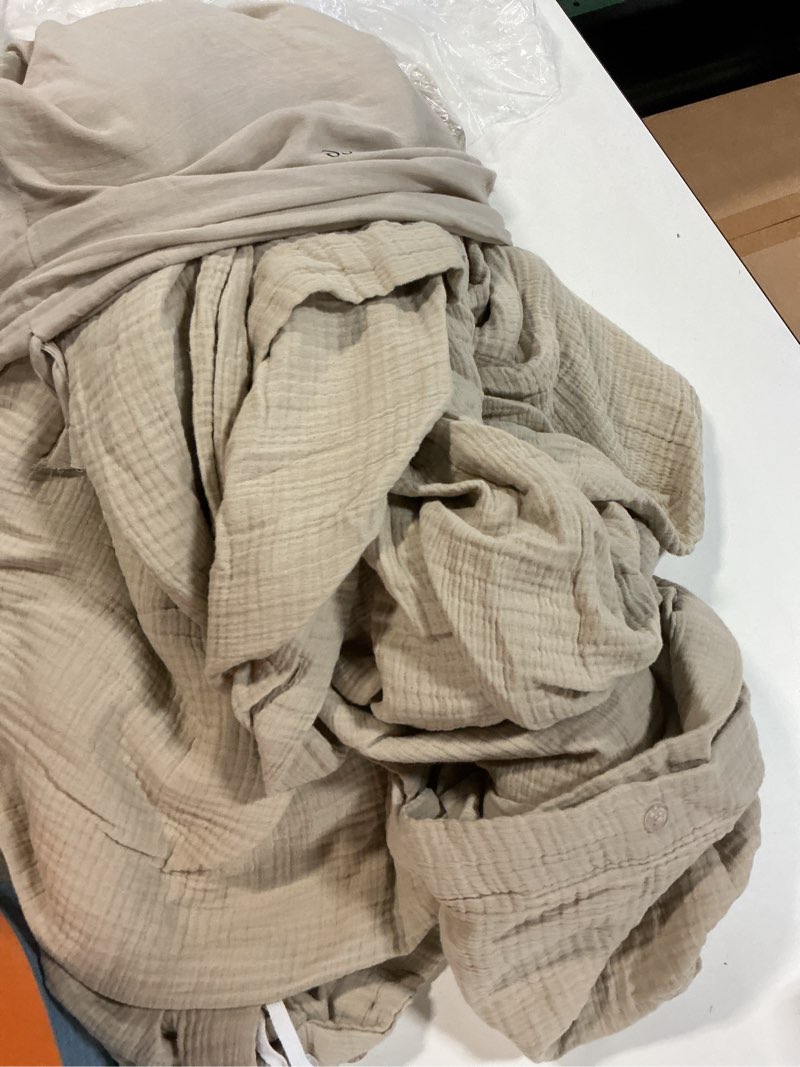 Condition photo showing New/Like New for quince organic cotton gauze duvet cover set dune king