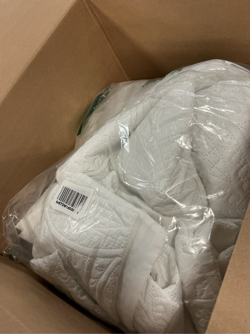Condition photo showing Good Condition for love's cabin king size quilt set white bedspreads - soft bed summer lightweight bedspread comforter - modern style coin pattern coverlet for all season - 3 pieces (1 quilt, 2 pillow shams) king (106"x96") coin pattern white