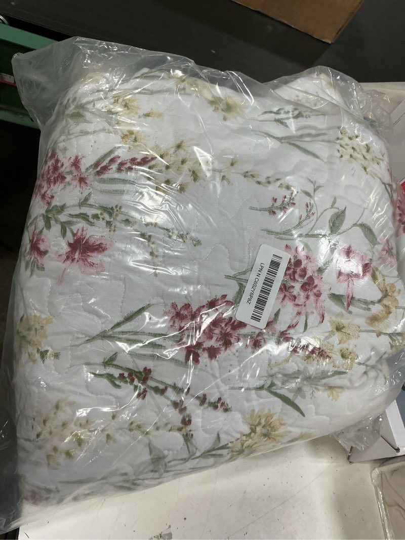 Condition photo showing Good Condition for anibedding king size quilt set, pink floral pattern quilt bedding set king, 3 pieces botanical quilt soft microfiber bed coverlet for all season(104" x 90")