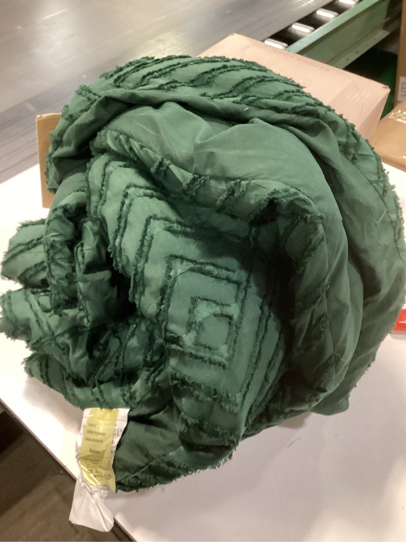 Condition photo showing Good Condition for Andency Queen Comforter Set 7 Piece Dark Emerald Green - Bed in a Bag Queen Boho Lightweight Fluffy Tufted Bedding Sets with Comforter, Sheets, Pillowcases & Shams Emerald Green Queen (90"x90")