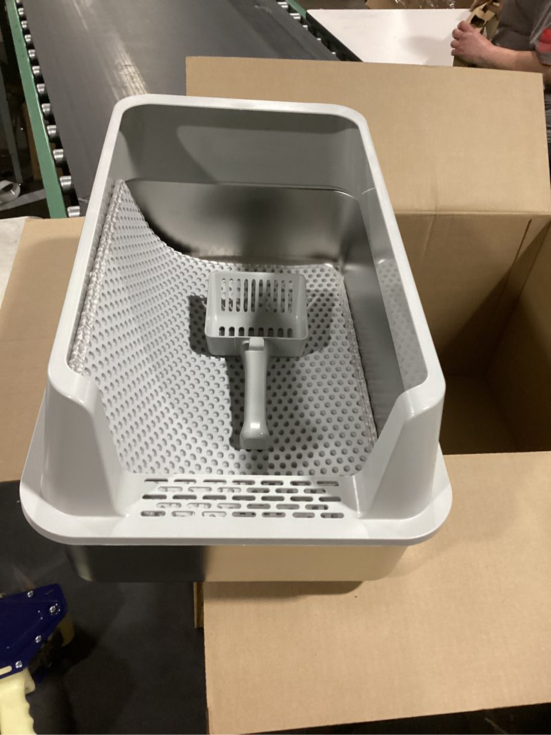 Condition photo showing Good Condition for furtime stainless steel cat litter box with lid, metal kitty litter box for small cats, kitten litter boxs with scoop and mat, non-sticky, anti-leakage, easy to clean, 17"x13"x8.4" (small) silver small
