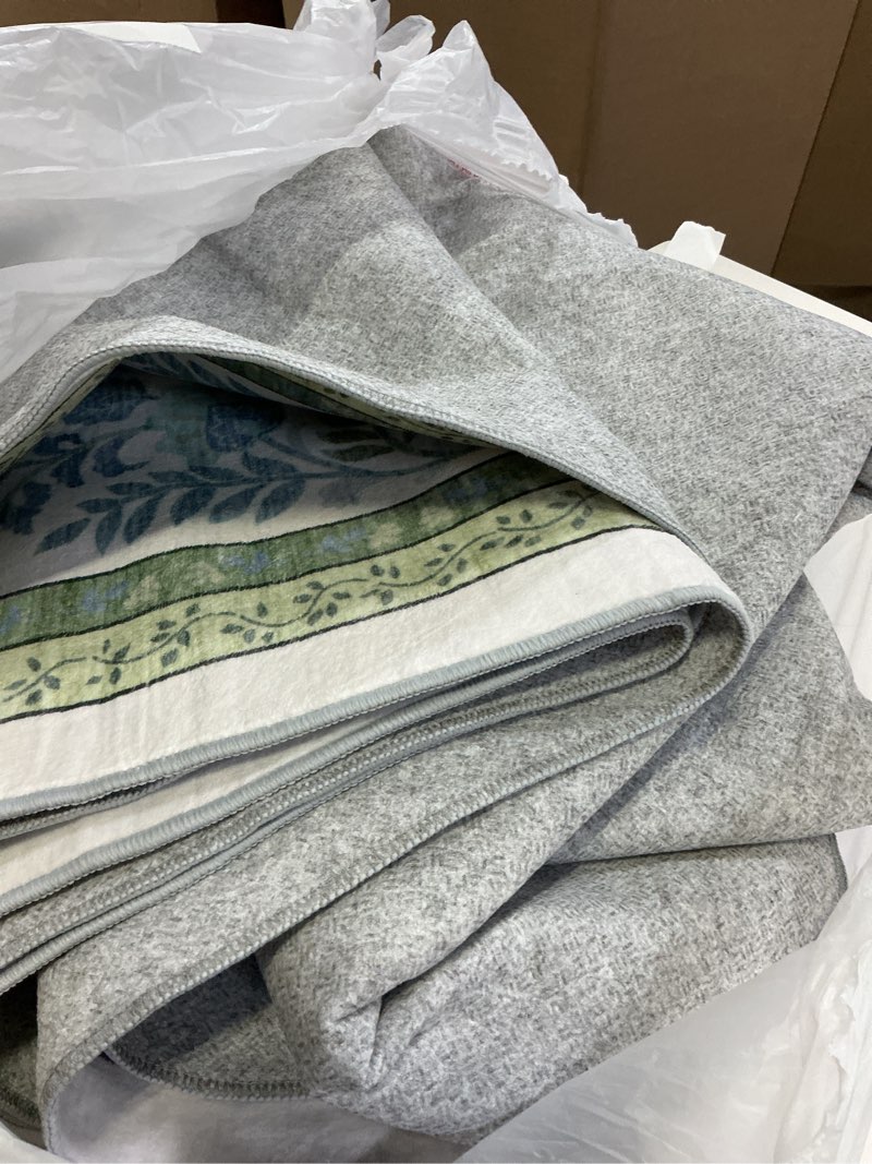 Condition photo showing Good Condition for dcx green floral 8x10 area rugs for living room, machine washable large soft boho non-slip botanical rug for bedroom dining room kitchen flowers playroom nursery carpets 8' x 10' (rectangular) green & blue