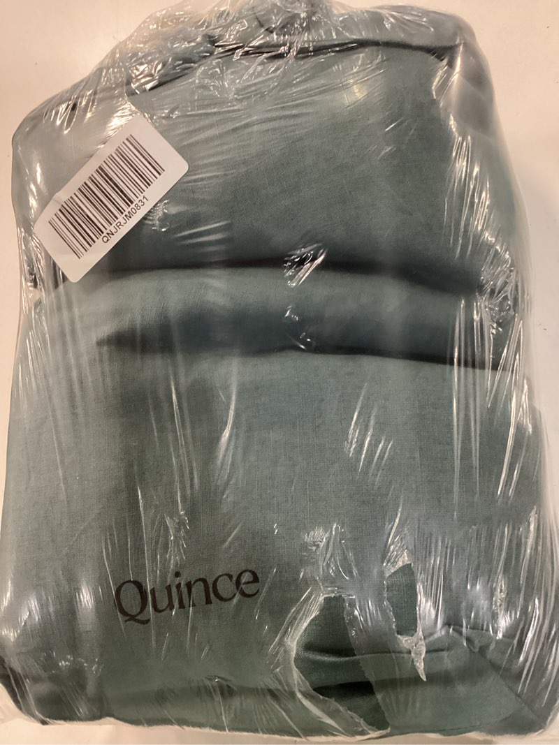 Condition photo showing Good Condition for cal king duvet cover