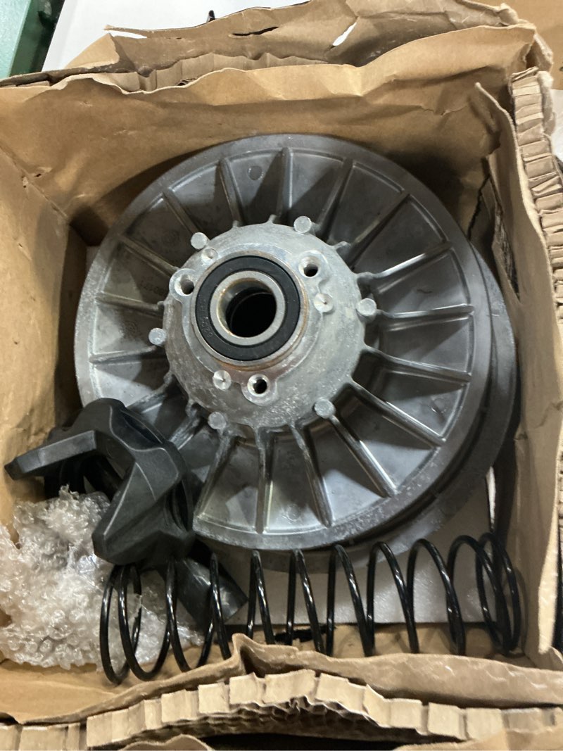 Condition photo showing Good Condition for 420280173 420280176 420280178 secondary drive clutch compatible with 02-22 can-am outlander 400/450/300/02-05 bombardier quest 500/650 xt&max/can-am maverick 1000r 4x4/can-am commander 1000r 4x4 xt