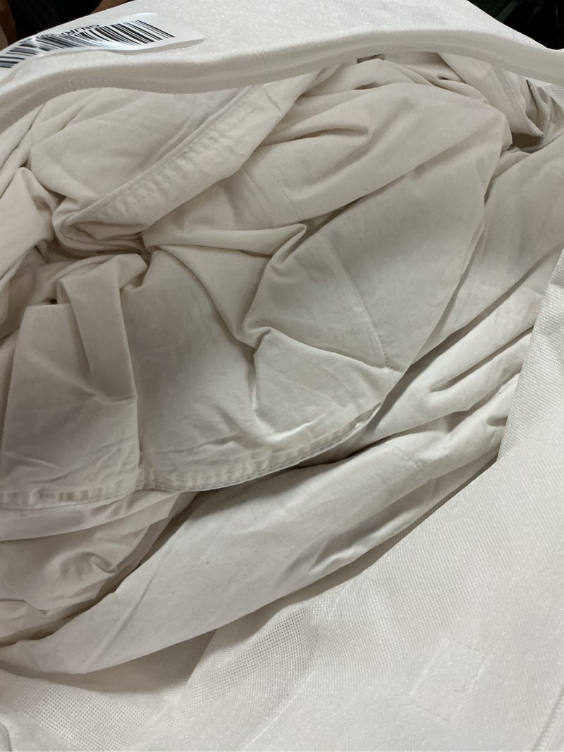 Condition photo showing Good Condition for lightweight premium down comforter, king/cal king, down