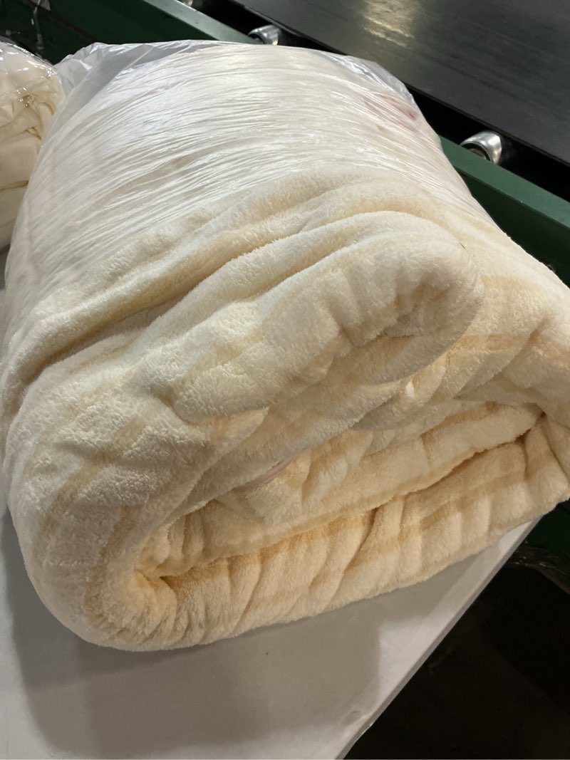 Condition photo showing Good Condition for 8 pcs light yellow cabana stripe bath towel set oversize bath sheet-2 bathroom towels,2 hand towels,4 washcloths soft jumbo towels absorbent shower towel quick dry beach chair towel for spa gym hotel light yellow 8 pcs towel set