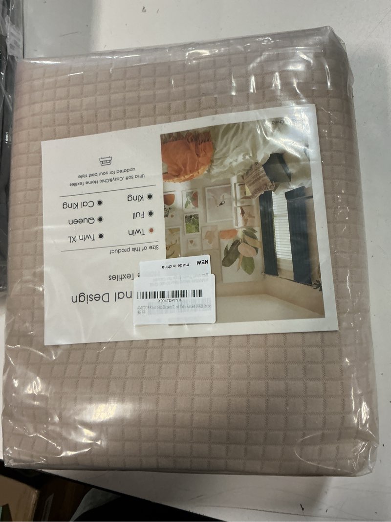Condition photo showing New/Like New for white grid king size blanket for bed couch sofa thick thermal warm soft jersey knit textured blankets for all seasons light weight breathable fuzzy fall winter blanket 104x90 inches khaki king (104"x90")