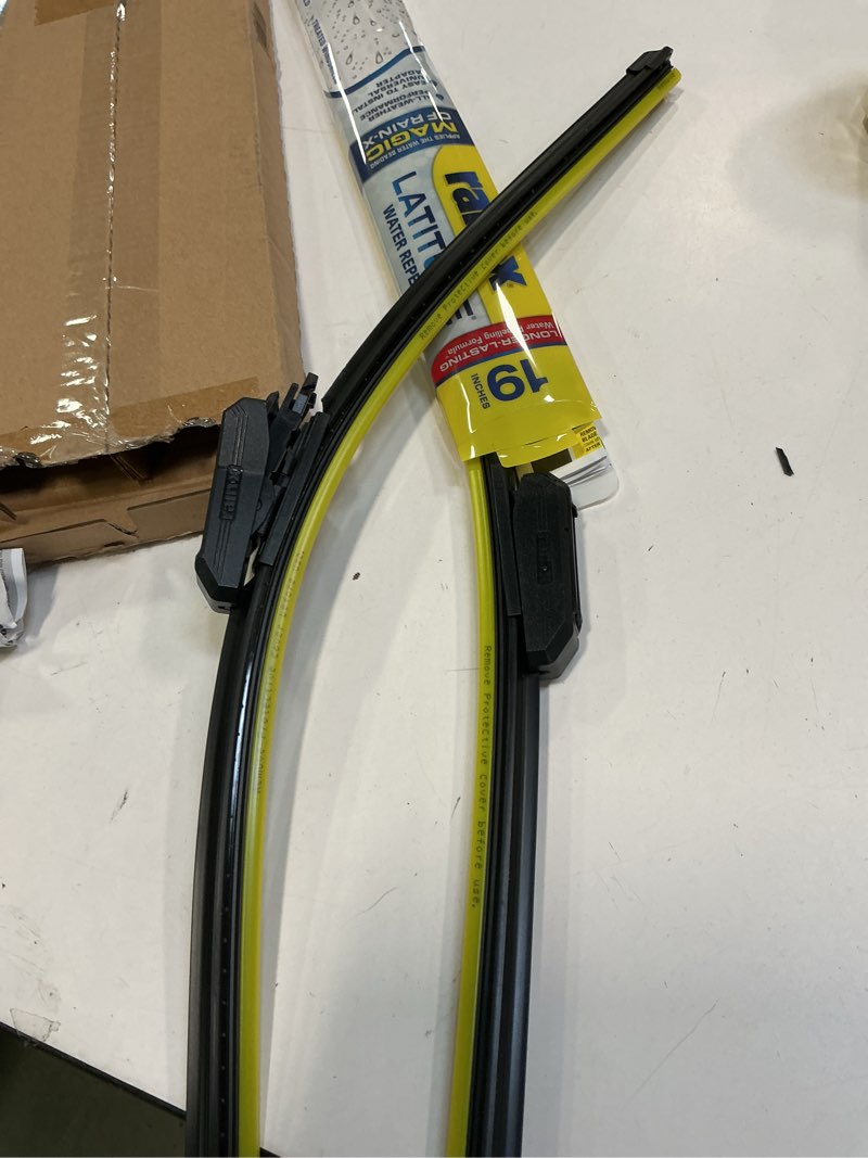 Condition photo showing New/Like New for Rain-X 810235 Latitude 2-In-1 Water Repellent Wiper Blades, 26" and 19" Windshield Wipers (Pack Of 2), Automotive Replacement Windshield Wiper Blades With Patented Rain-X Water Repellency Formula 26" and 19" Latitude