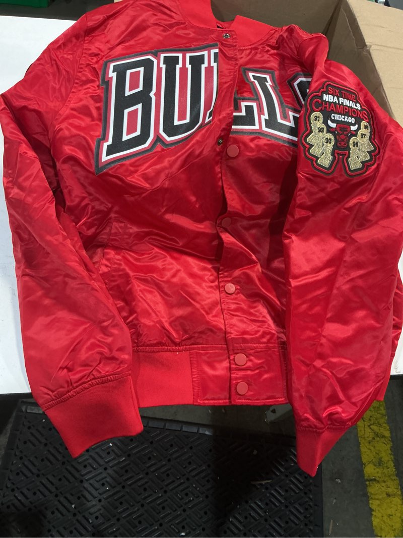 Condition photo showing Good Condition for (( size l))pro standard mens nba chicago bulls classic satin jacket red