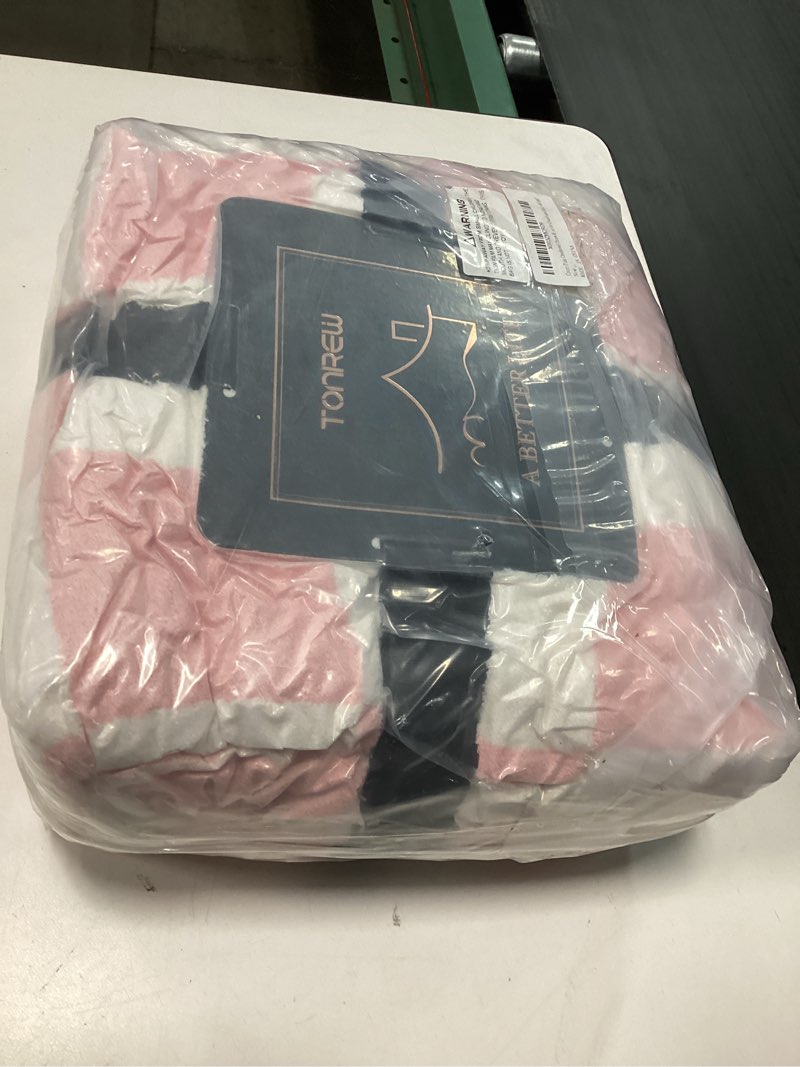 Condition photo showing New/Like New for Cyusri Pink Checkered Throw Blanket - Soft Cozy Breathable All Seasons Plaid Blanket Gingham Home Decor for Couch and Bed - 60"x80"