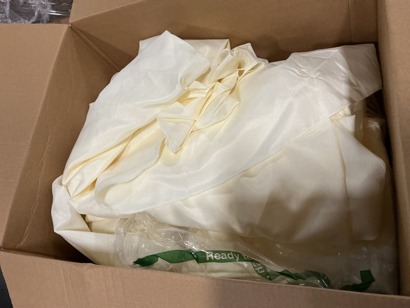 Condition photo showing Good Condition for Surmente Ivory Tablecloth for Round Tables, 90-inch Round Table Cloths for Weddings, Banquets, or Restaurants 90\" (Round) Ivory