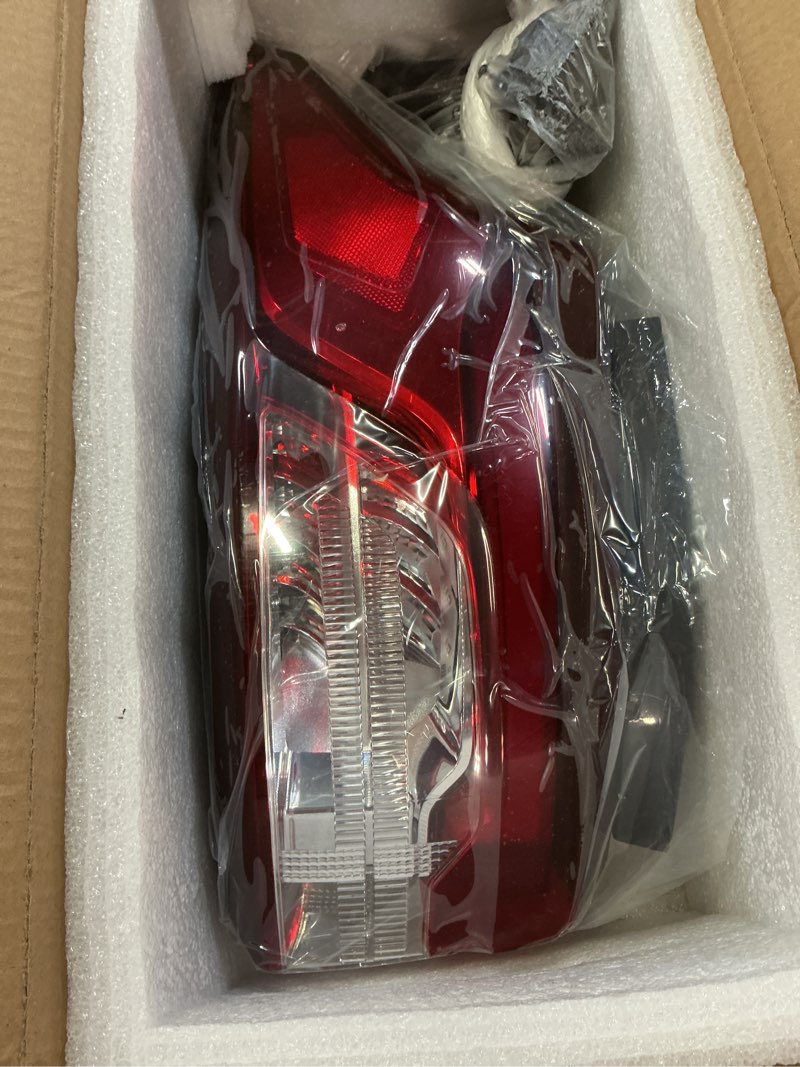 Condition photo showing Good Condition for huray led outer tail light assembly compatible with chevy traverse 2018-2021, rh taillight w/bulbs oe style tail lamp rear brake lamp replacement for 84618032 gm2805130 passenger side outer rh(passenger side)