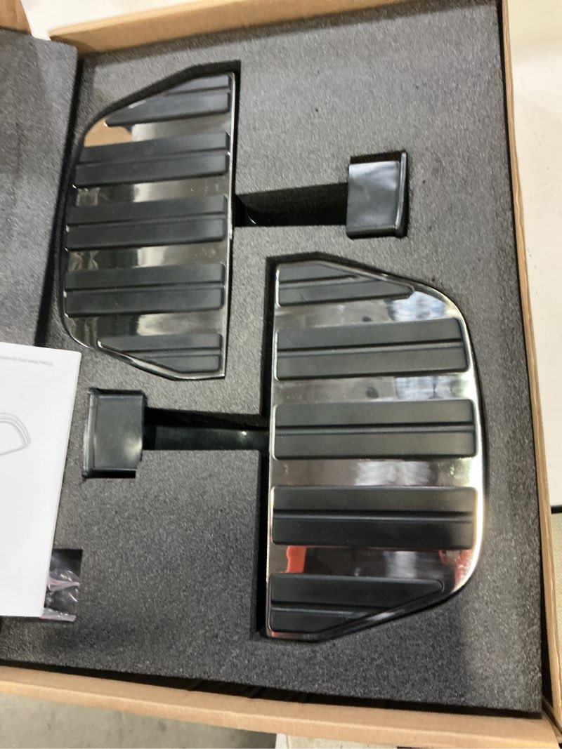 Condition photo showing Good Condition for benlari passenger floorboards motorcycle footboards stainless steel with mount kits compatible with harley davidson touring road king street glide road glide electra glide 1993-2024 style3(black?