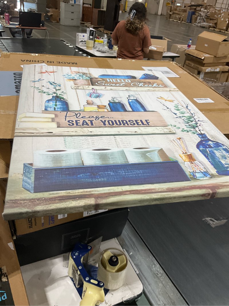Condition photo showing Good Condition for framed wall art