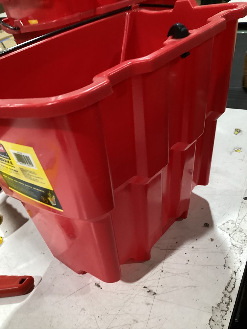 Condition photo showing Good Condition for wringer bucket red 18qt