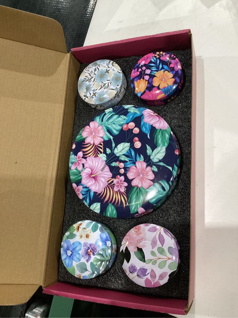 Condition photo showing New/Like New for 5 Set Highly Scented Candles Gift Set for Home Women, Decorative Natural Soy Wax Aromatherapy Candles for Christmas - 1pc 13.5oz BlackBerry and 4pcs 2.5oz Rose, Lemon, Vanilla and Gardenia Fragrance 4x2.5oz+1x13.5oz