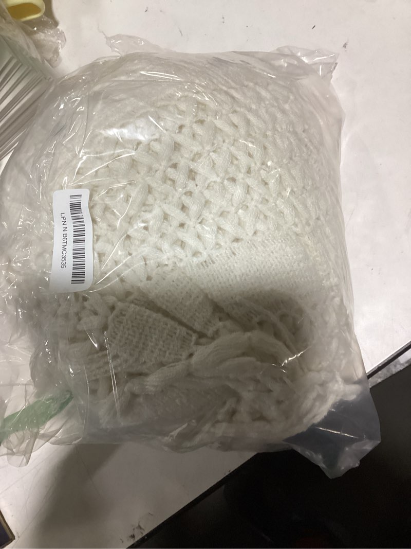 Condition photo showing New/Like New for CREVENT Farmhouse Knit Throw Blanket for Couch Sofa Chair Bed Home Decoration, Soft Warm Cozy Light Weight (50''X60'' Cream/White)