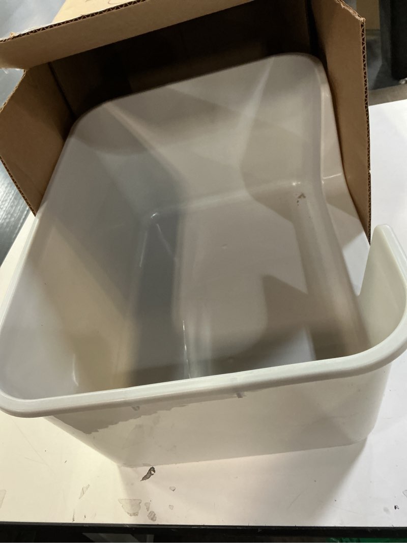 Condition photo showing Good Condition for Large Cat Litter Box with High Sides for Indoor Cats,XL Low Entry Open Top Cat Litter Pan for Kittens,Big or Senior Cats,High Wall Easy Cleaning Anti-Splashing Multi-cat Litter Tray (Grey)