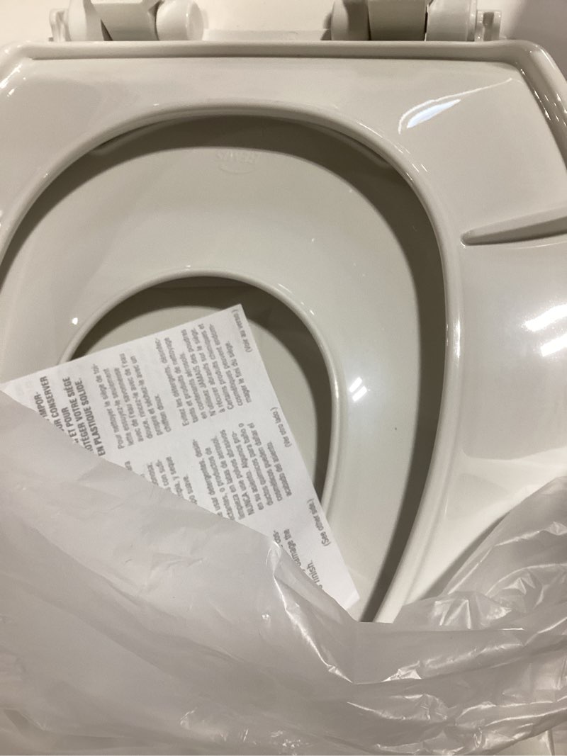 Condition photo showing Good Condition for Bemis 7300SLEC Slow Close Toilet Seat, Easy Clean Hinges and Durable Plastic Seat, Made in USA, Elongated, White