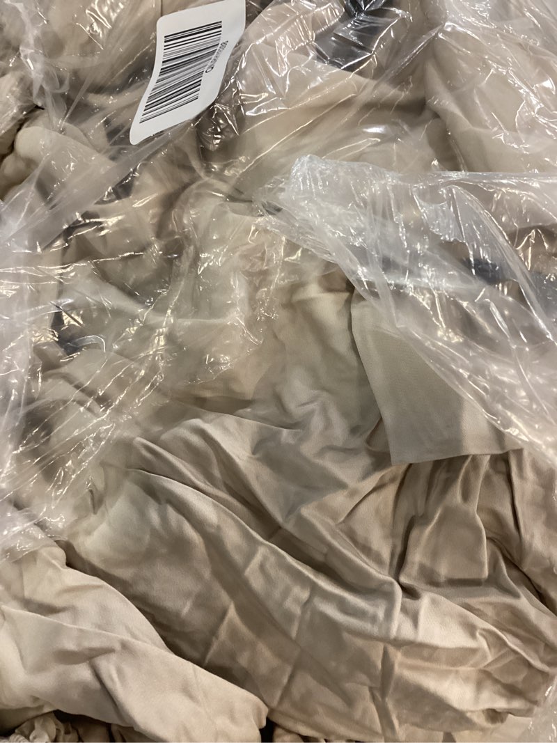 Condition photo showing New/Like New for queen sheet set