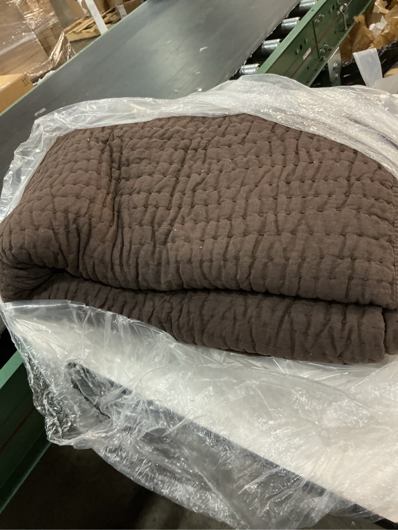 Condition photo showing Good Condition for european linen cotton stitch quilt, king/cal king, espresso