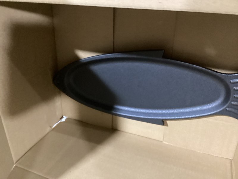 Condition photo showing Good Condition for outset cast iron fish grill pan