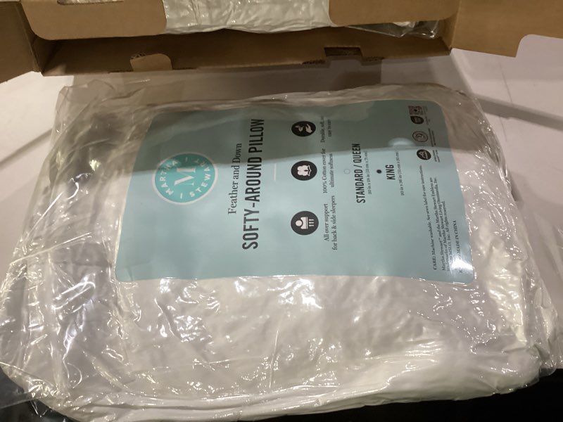 Condition photo showing New/Like New for martha stewart hotel collection bed pillows 100% cotton 500 thread count damask stripe embroidered king size set of 2 white king size set of 2