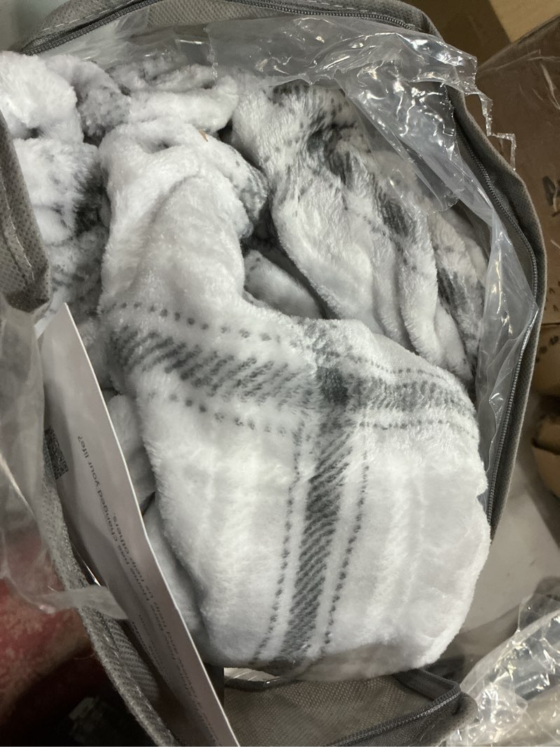 Condition photo showing New/Like New for Bare Home Textured Fleece Blanket - Twin/Twin Extra Long - Ultra-Soft Lightweight for Bed, Sofa, and Couch - Luxury Microplush - Cozy Warm Blanket (Twin/Twin XL, Tartan Plaid) Twin/Twin XL 38 - Tartan Plaid