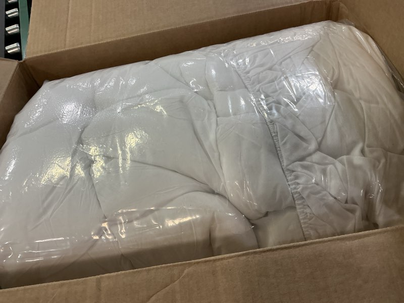 Condition photo showing As Is for EASELAND Queen Size Mattress Pad Pillow Top Mattress Cover Quilted Fitted Mattress Protector Cotton Top Stretches up 8-21" Deep Pocket Cooling Mattress Topper (60x80 inch, White) White Queen