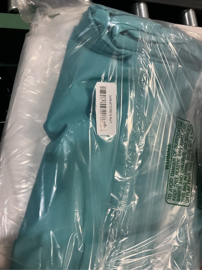 Condition photo showing New/Like New for basic beyond outdoor cushions for patio furniture: waterproof & uv resistant outdoor chair cushions set of 4-19 x 19 x 3 inch thick patio chair cushions with adjustable ties & handle, teal teal 19x19x3(round corner)