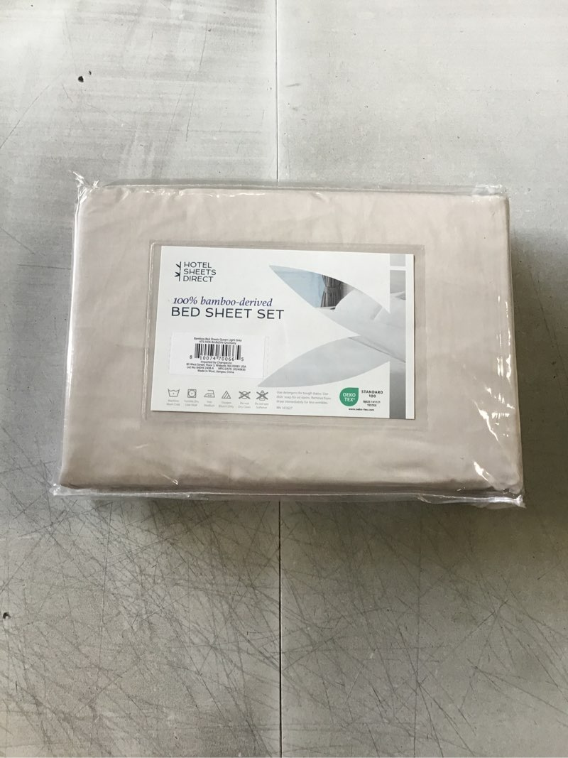 https://lotting-media.assets.bidfta.com/lotting_2113b176-9d98-4732-9d1c-ff9f67cbf6de