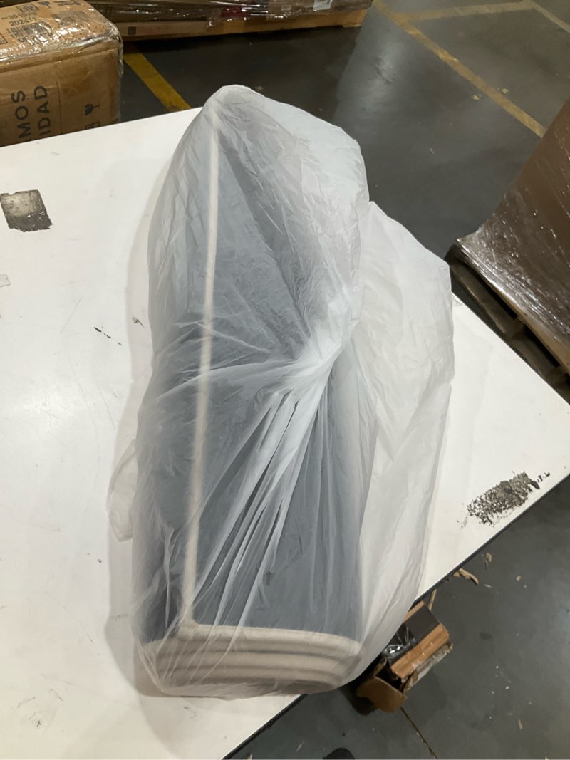Condition photo showing Good Condition for runway carpet rug