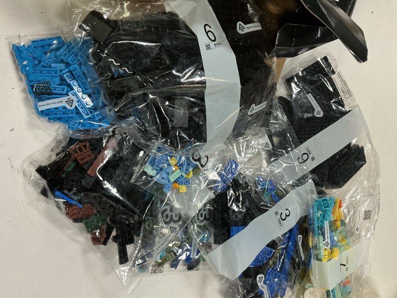 https://lotting-media.assets.bidfta.com/lotting_211f0cc2-1dc7-47c0-a8f0-c8303a9bf4c3