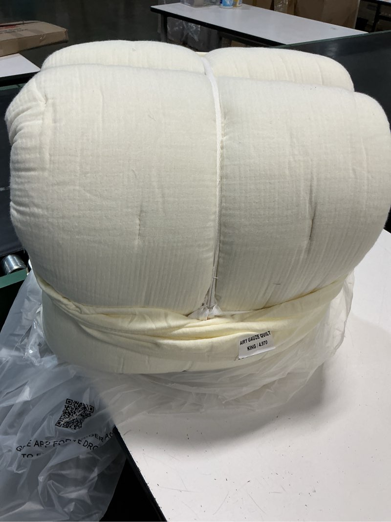Condition photo showing Good Condition for quince organic cotton gauze dream quilt size/king color:undyed