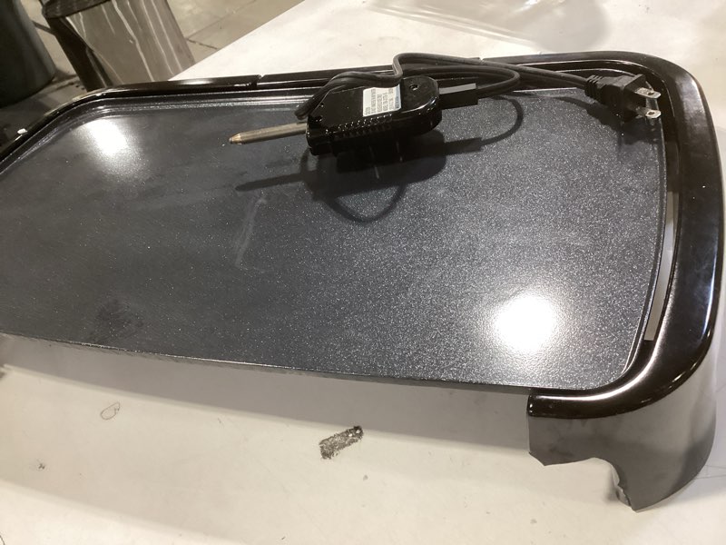 BLACK+DECKER 8-Serving Electric Griddle, GD2051B, Non-Stick Cooking Surface, Warming Tray, Removable Drip Tray, Family Sized Griddle with Warming Tray