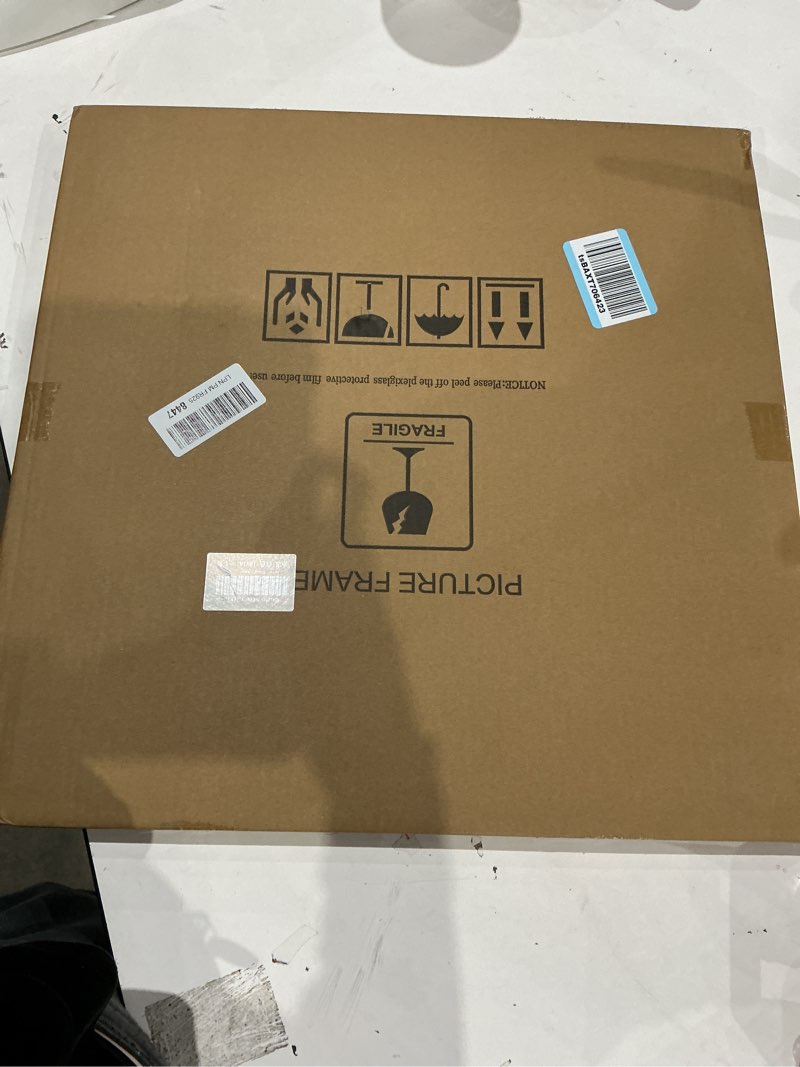 Condition photo showing New/Like New for 18x18 white picture frame mat for 14x14 photo wall mounting poster frame-1pcs white 18x18