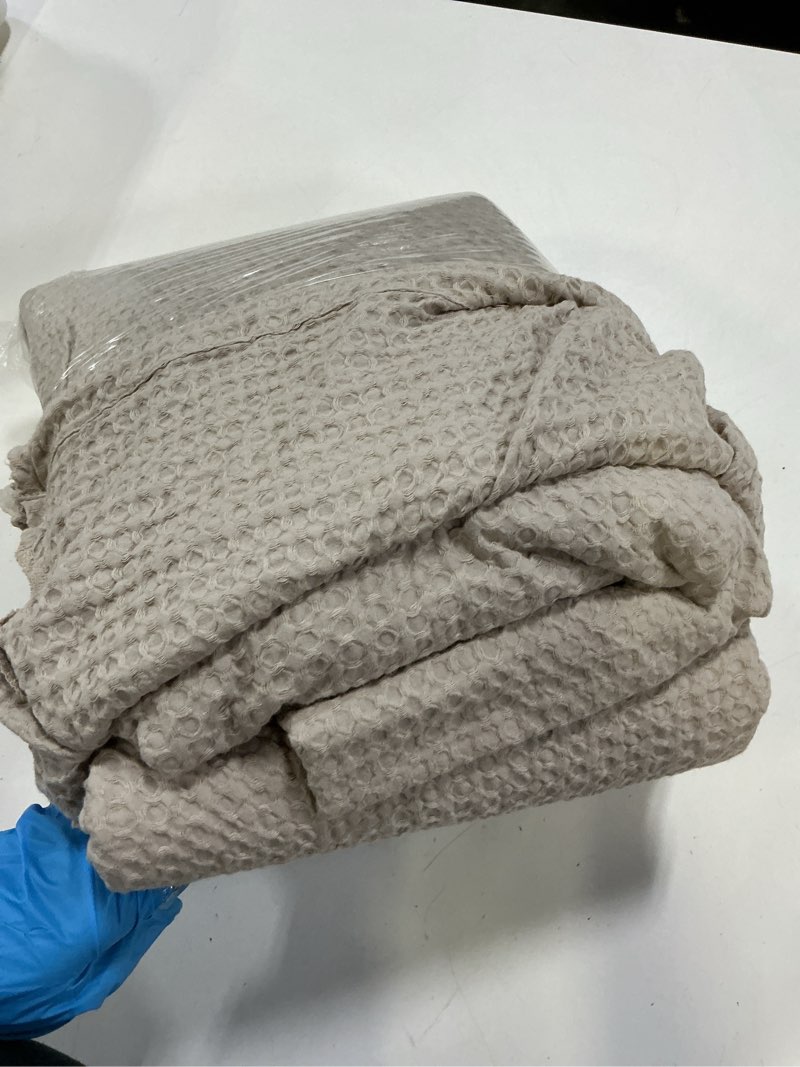 Condition photo showing As Is for quince organic luxe honeycomb duvet cover set, full/queen, sand
