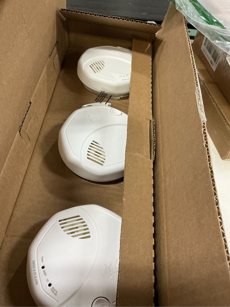 Condition photo showing Good Condition for first alert smi100, battery-operated smoke alarm, 3-pack 3-pack precision detection smi100