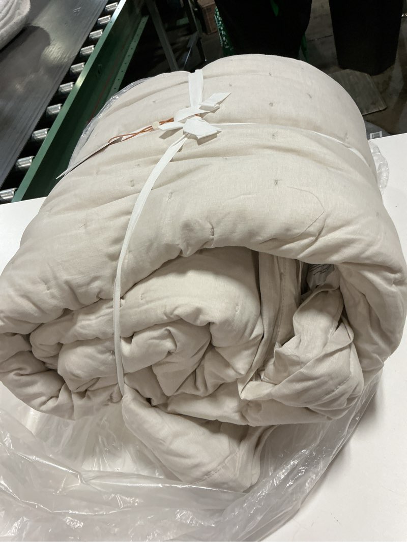 Condition photo showing Good Condition for european linen dream quilt set, king/cal king, sand