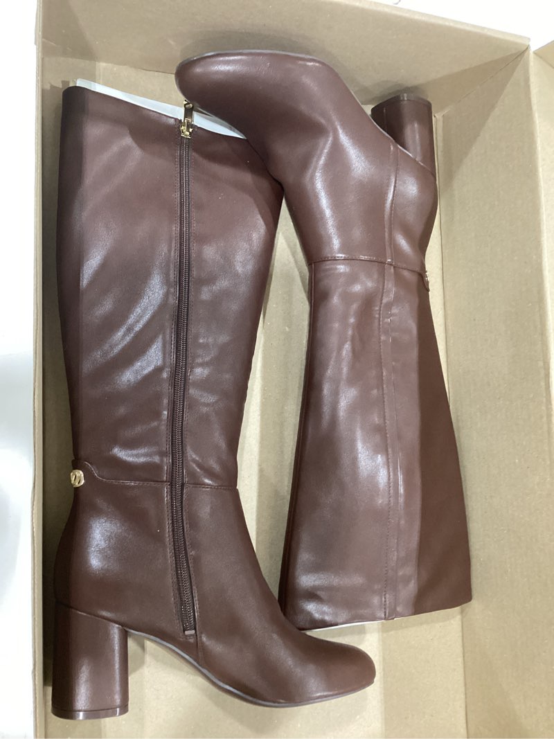 Condition photo showing Good Condition for naturalizer womens loving 8.5 brown smooth
